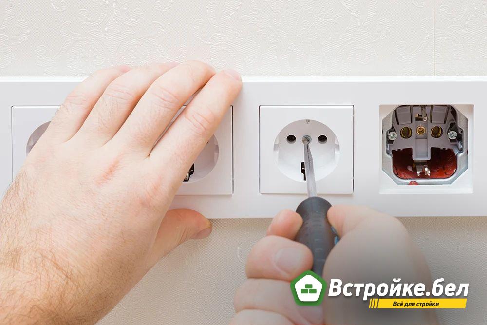 Снятие крышки розетки.jpg?lang=ru